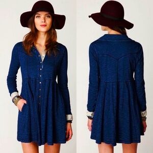 FREE PEOPLE “Indigo Knit Babydoll Shirtdress” Medium, easy snaps closure